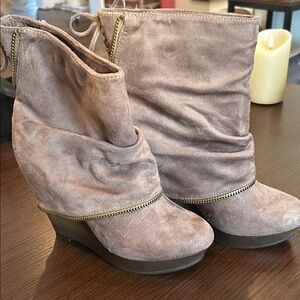 NOT RATED Stylish Tan Wedge Boots size 7.5